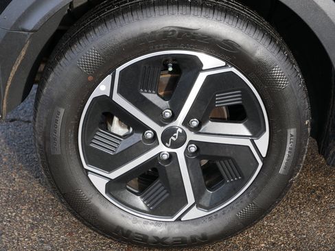 Certified 2024 Kia Niro EX image 5