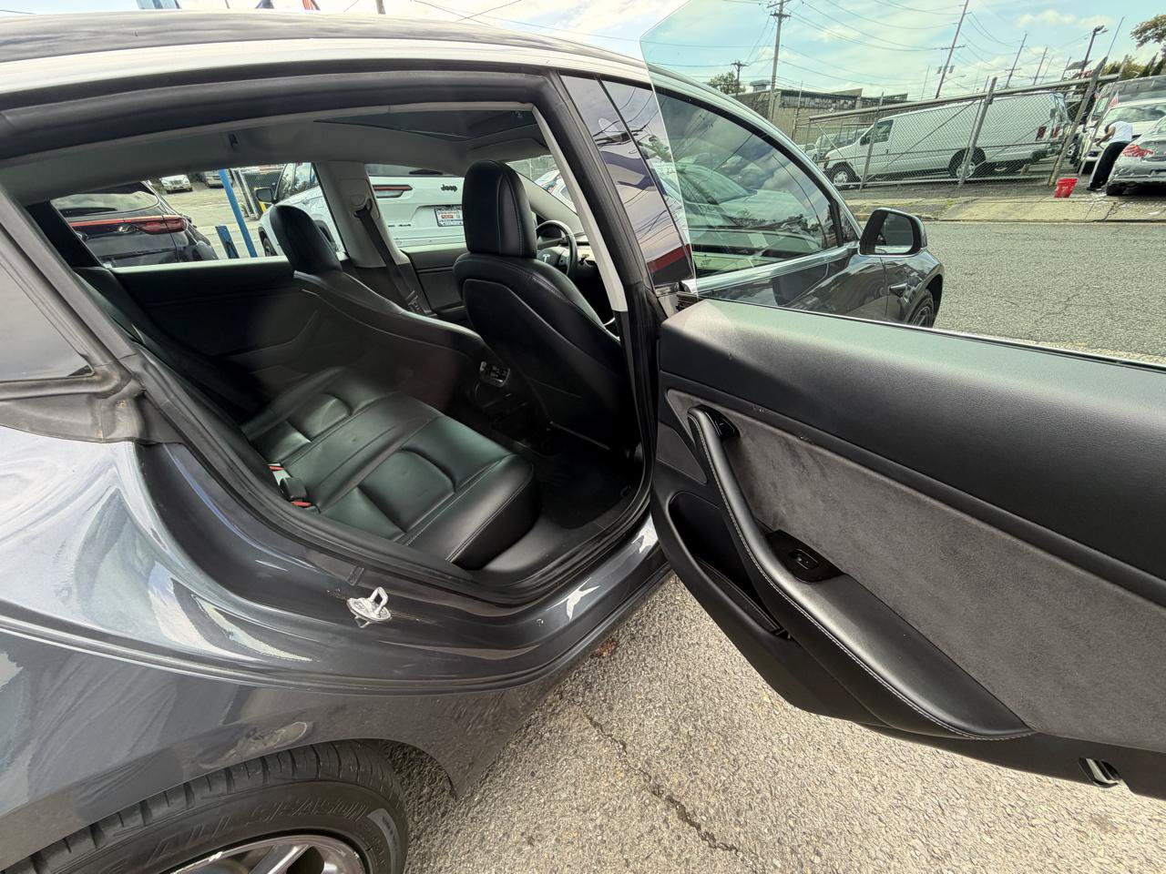Used 2018 Tesla Model 3 Long Range AWD/4WD image 21