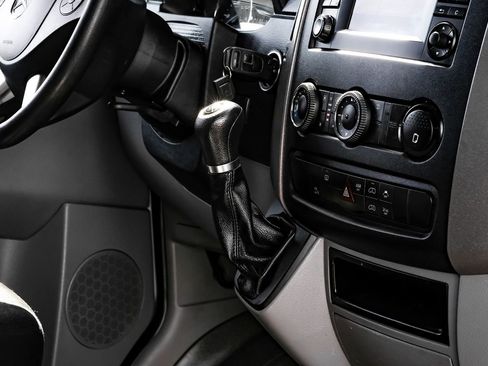 Used 2015 Mercedes-Benz Sprinter 2500 image 18