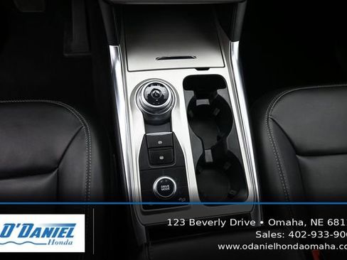 Used 2022 Ford Explorer XLT w/ Equipment Group 202A AWD/4WD image 32