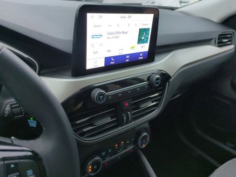 Certified 2022 Ford Escape SE w/ Cold Weather Package image 27