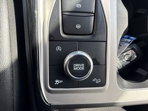 Used 2023 Ford Explorer ST image 32