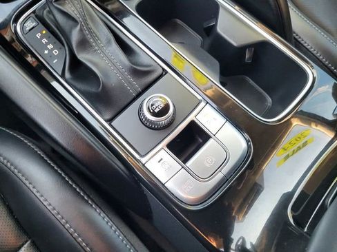 Used 2024 Kia Telluride LX image 16