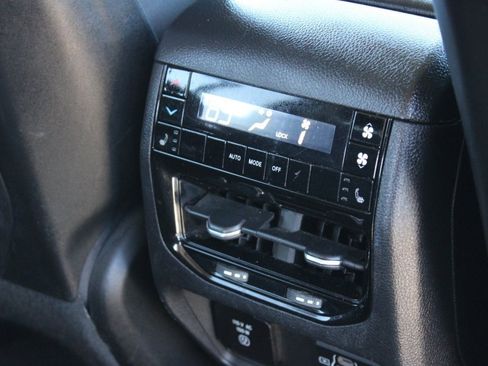 Used 2023 Jeep Grand Cherokee L Limited w/ Black Appearance Package image 33