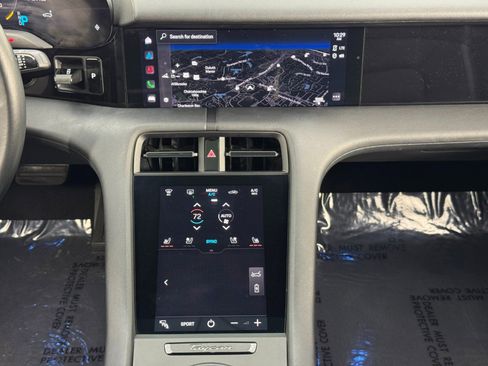 Used 2022 Porsche Taycan image 25