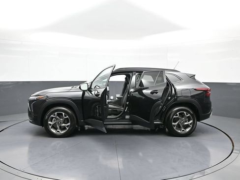 Used 2025 Chevrolet Trax LT w/ LT Convenience Package FWD image 41