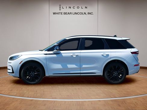 Used 2025 Lincoln Corsair AWD w/ Equipment Group 101A image 8