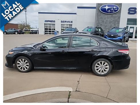 Used 2018 Toyota Camry LE image 9