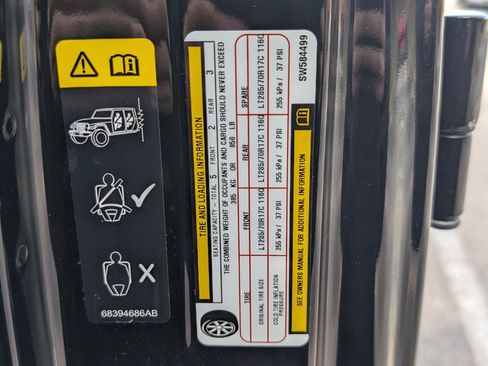 Used 2025 Jeep Wrangler Unlimited Rubicon 4xe w/ Convenience Group image 36