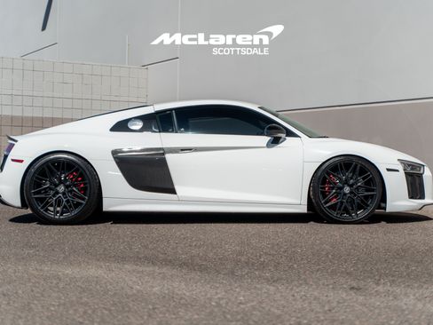 Used 2018 Audi R8 V10 w/ Premium Package RWD image 8