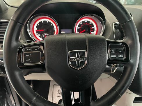 Used 2017 Dodge Grand Caravan SXT FWD image 9