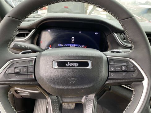 Certified 2025 Jeep Grand Cherokee L Laredo image 15