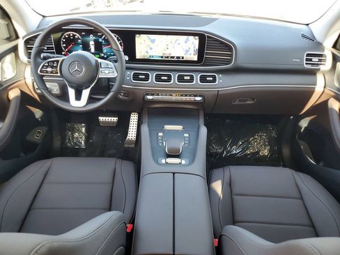 Used 2023 Mercedes-Benz GLS 450 4MATIC image 11