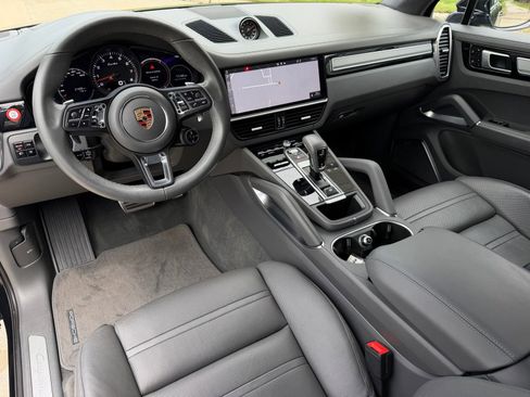 Used 2020 Porsche Cayenne Turbo AWD/4WD image 2