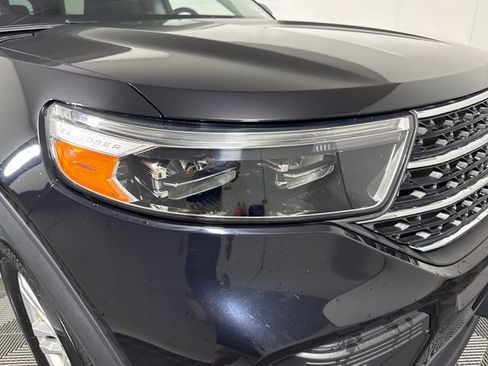 Used 2023 Ford Explorer XLT AWD/4WD image 12