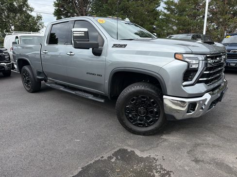 Used 2024 Chevrolet Silverado 2500 LTZ w/ LTZ Convenience Package AWD/4WD image 2