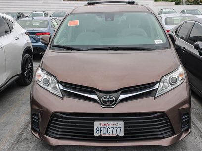 Used 2018 Toyota Sienna LE w/ Carpet Mat Package