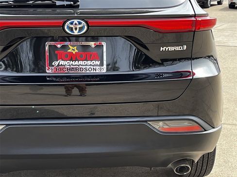 Used 2021 Toyota Venza LE image 6