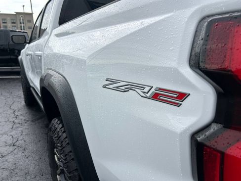 Used 2025 Chevrolet Colorado ZR2 w/ Technology Package AWD/4WD image 15