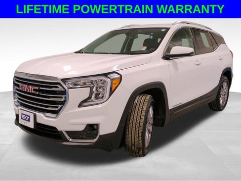Used 2024 GMC Terrain SLT image 1