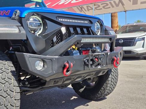 Used 2021 Jeep Gladiator Rubicon AWD/4WD image 2