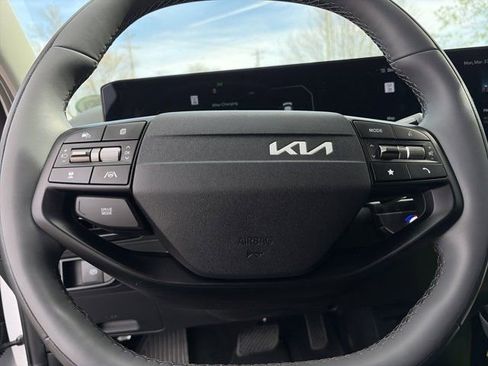 Used 2025 Kia EV6 Light image 18