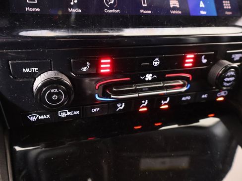 Used 2024 Jeep Grand Cherokee Limited image 8