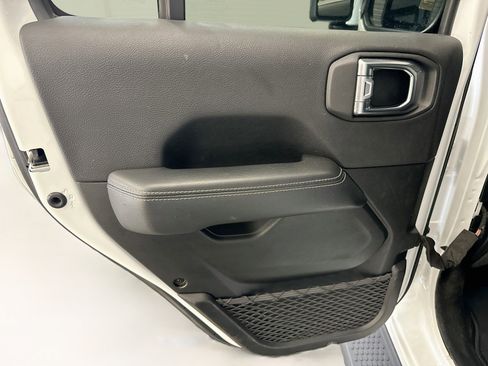 Used 2023 Jeep Wrangler Unlimited Sahara AWD/4WD image 27