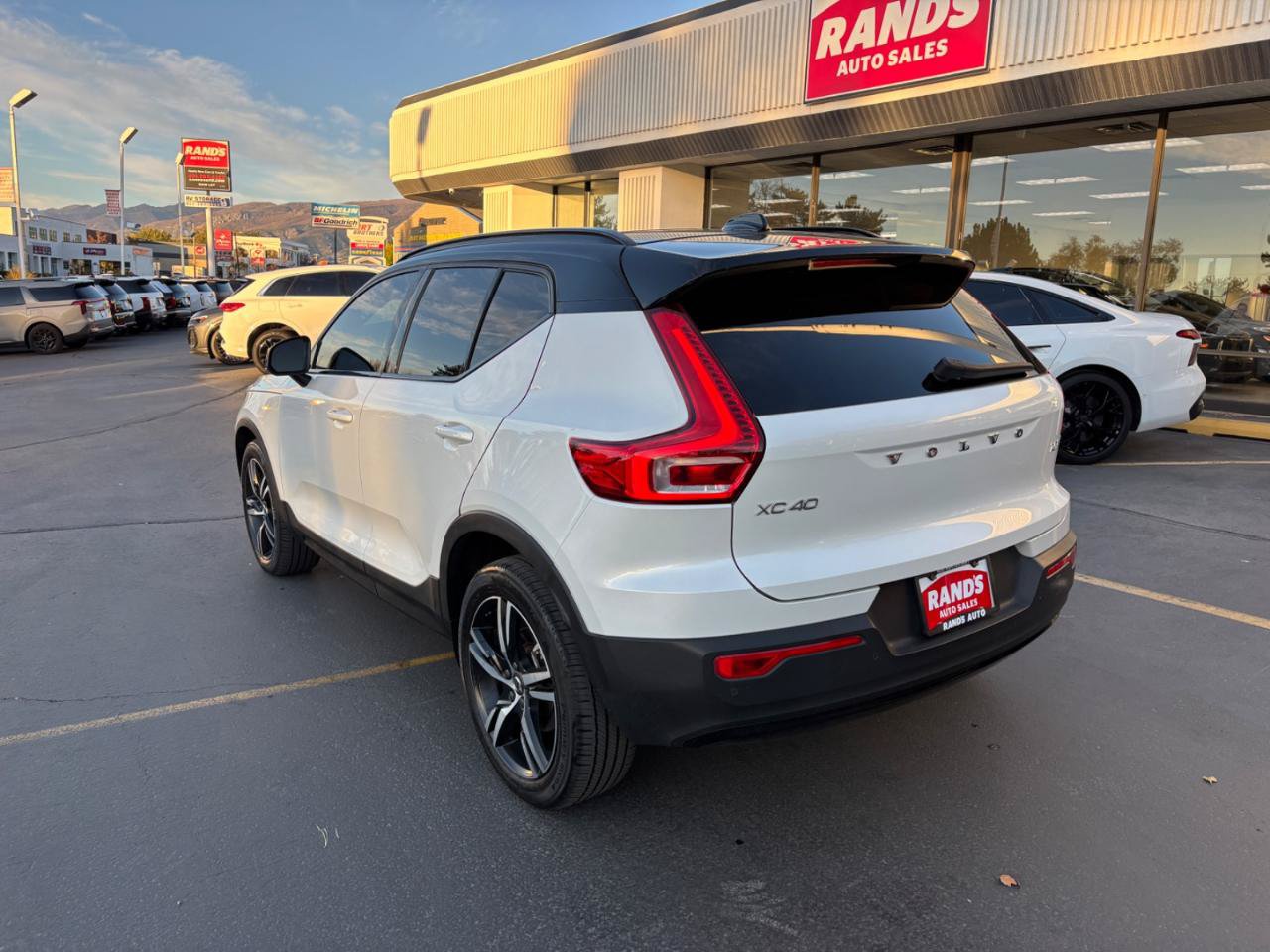 Used 2022 Volvo XC40 T5 R-Design AWD/4WD image 7