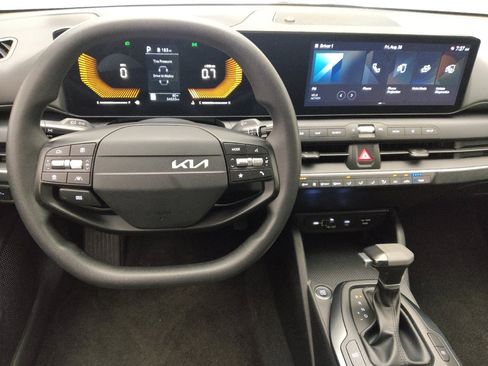 Used 2025 Kia K4 FWD image 22