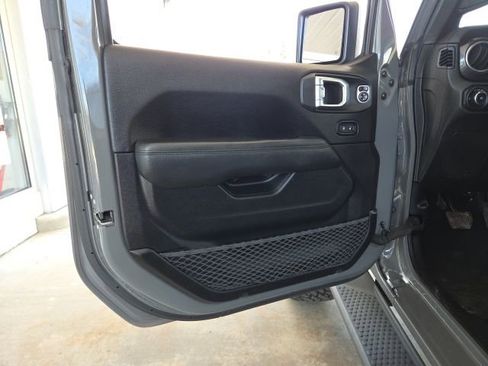 Used 2020 Jeep Wrangler Unlimited Sahara AWD/4WD image 43