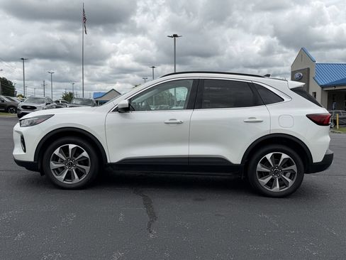 Used 2023 Ford Escape Platinum AWD/4WD image 2