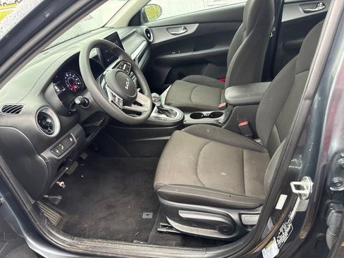 Used 2024 Kia Forte LXS w/ LXS Technology Package FWD image 5