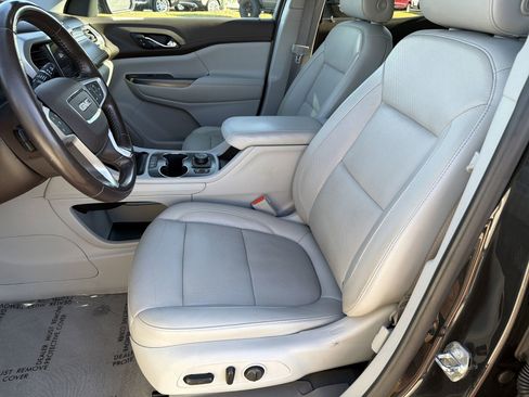 Used 2020 GMC Acadia SLT w/ Driver Alert Package II image 18