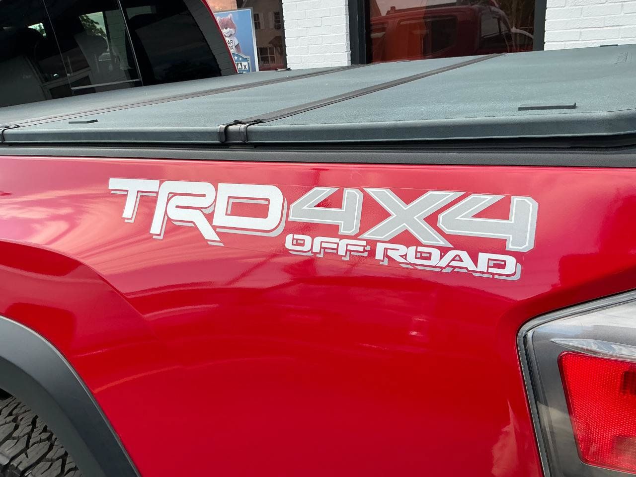 Used 2021 Toyota Tacoma TRD Off-Road w/ TRD Premium Off Road Package AWD/4WD image 6