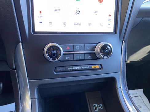 Used 2024 Ford Edge Titanium image 28