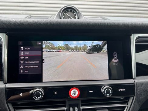Certified 2025 Porsche Macan image 19