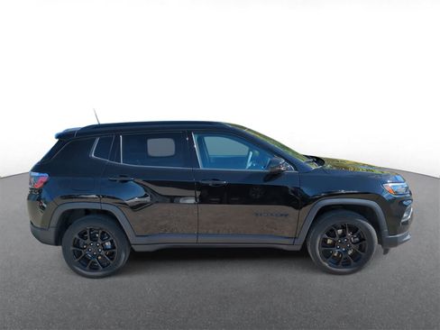 Certified 2022 Jeep Compass Altitude image 9