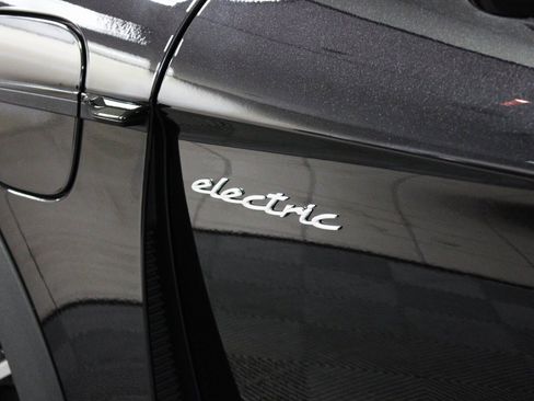 Used 2025 Porsche Taycan 4S image 13