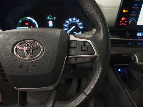 Used 2023 Toyota Sienna XLE w/ XLE Plus Package image 18