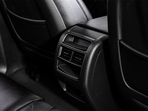 Used 2017 Cadillac XT5 Premium Luxury w/ Driver Assist Package image 38