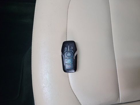 Used 2016 Ford Explorer XLT w/ Equipment Group 202A AWD/4WD image 32