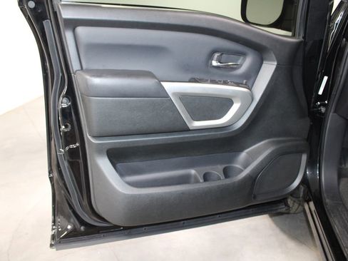 Used 2024 Nissan Titan SV image 22