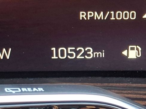 Used 2025 Cadillac Escalade Premium Luxury image 21