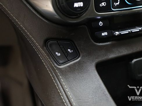 Used 2019 Chevrolet Suburban LT AWD/4WD image 24
