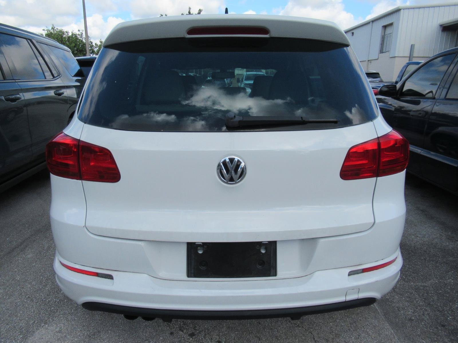 Used 2016 Volkswagen Tiguan R-Line FWD image 6