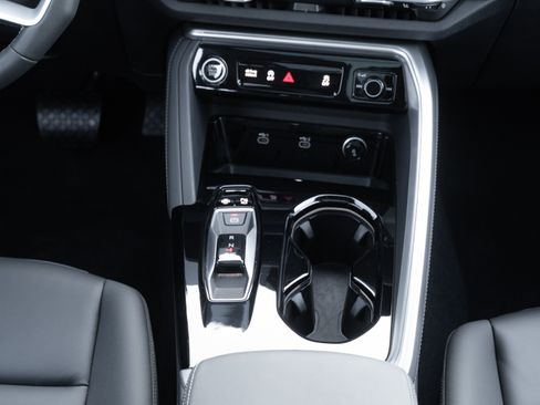 Certified 2025 Audi Q5 Premium w/ Convenience Package image 17