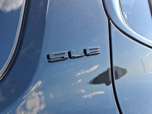 Used 2023 GMC Acadia SLE w/ Driver Convenience Package image 32