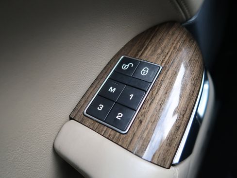 Used 2016 Land Rover Range Rover Sport HSE image 24