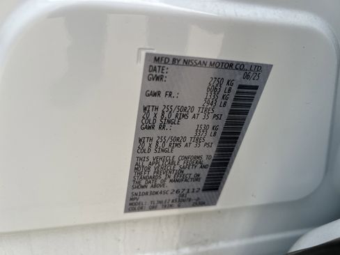 Used 2025 Nissan Pathfinder Platinum image 34